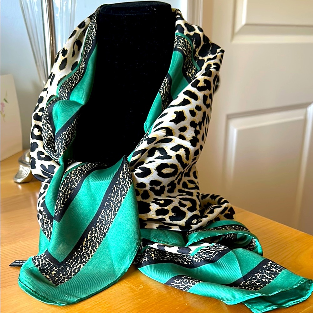 NWT Leopard and Green Square Scarf 26.5”